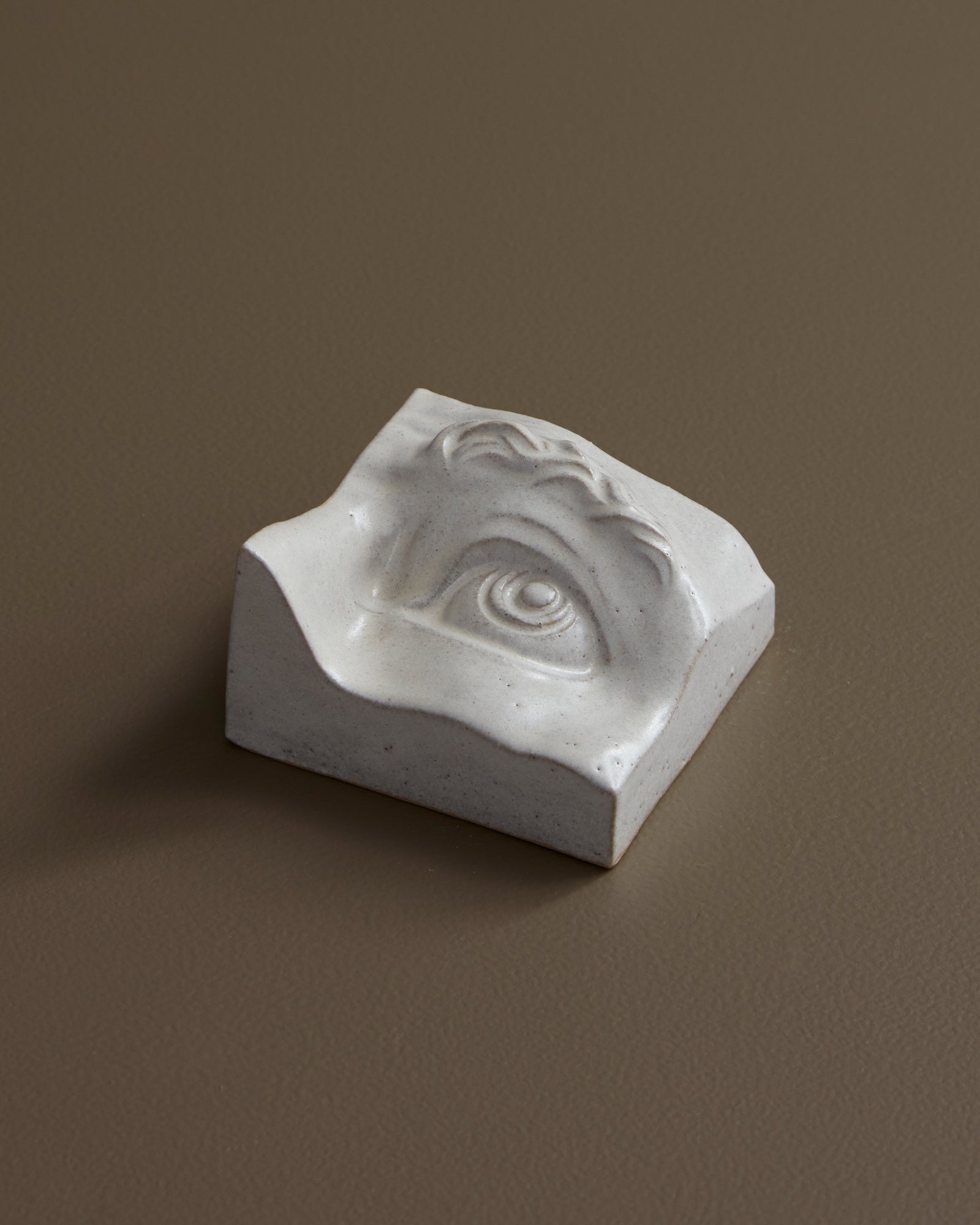 Eye Left | Keramisk Relief