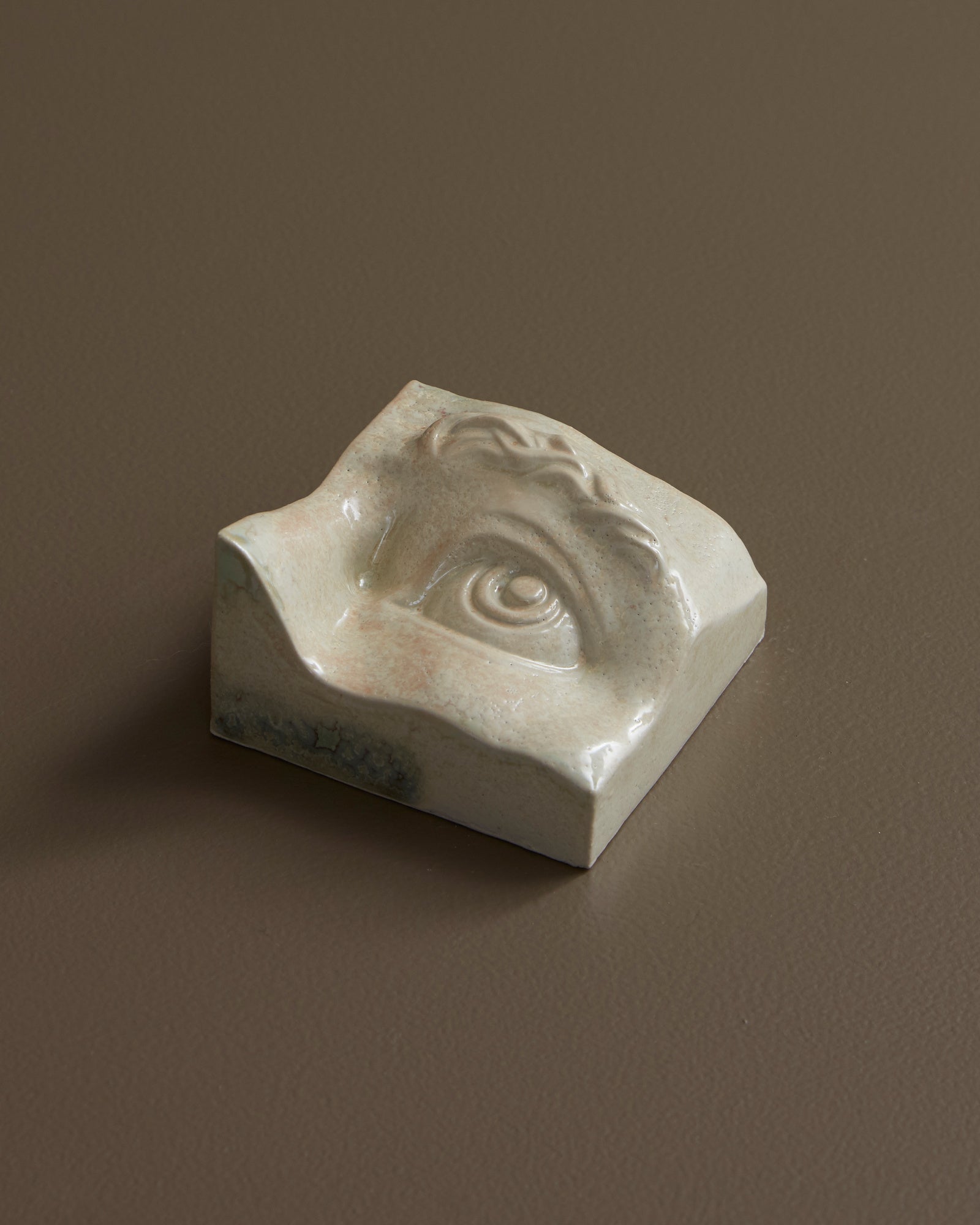Eye Left | Keramisk Relief