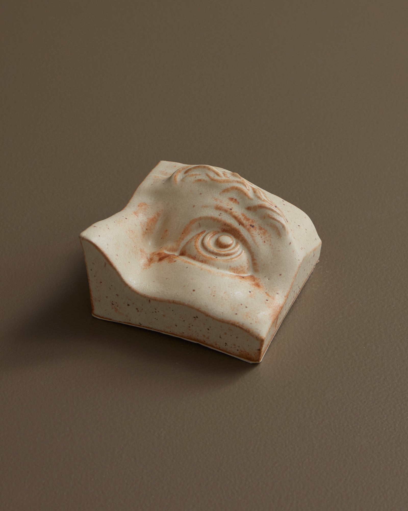 Eye Left | Keramisk Relief