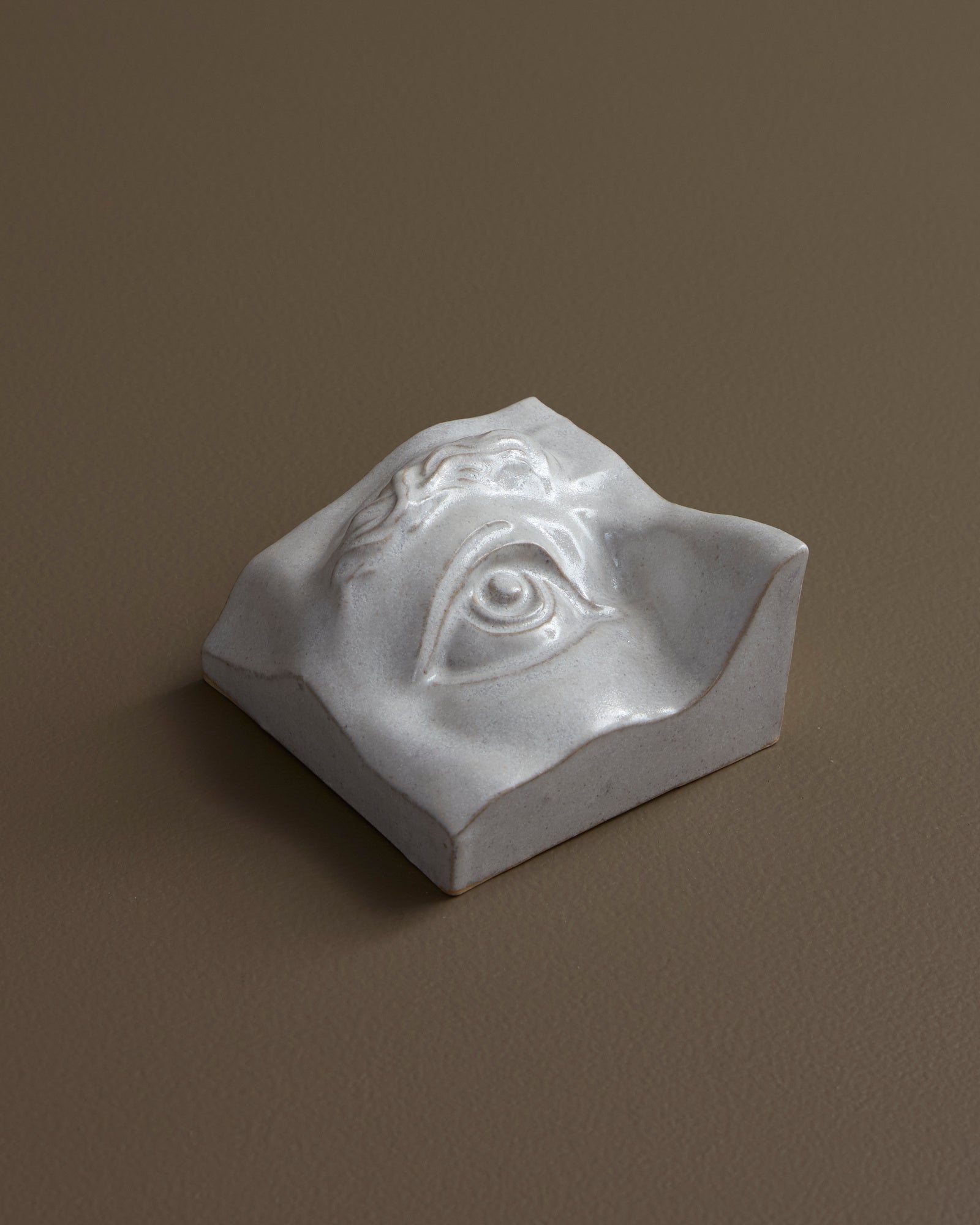 Eye Right | Keramikrelief