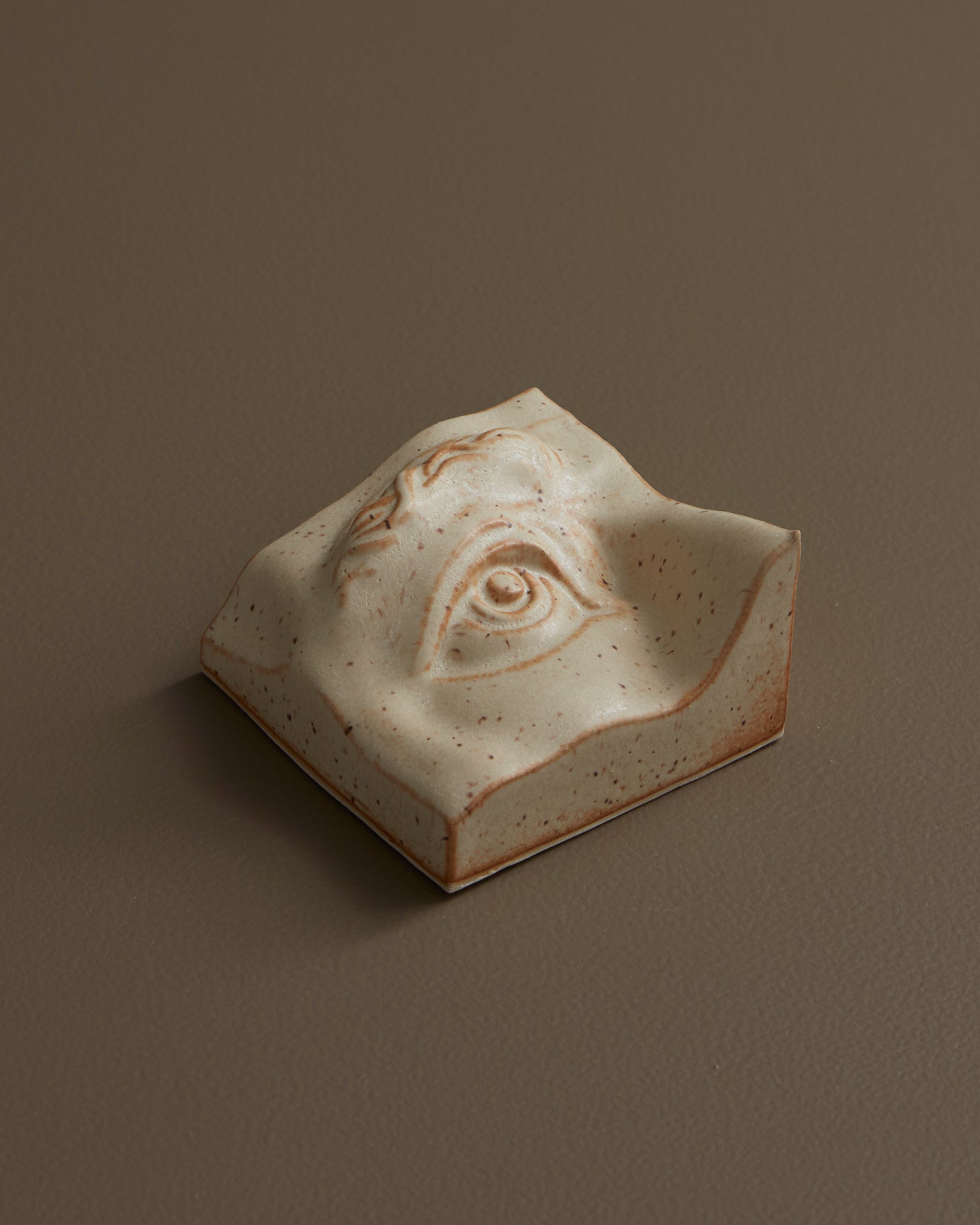 Eye Right | Keramikrelief