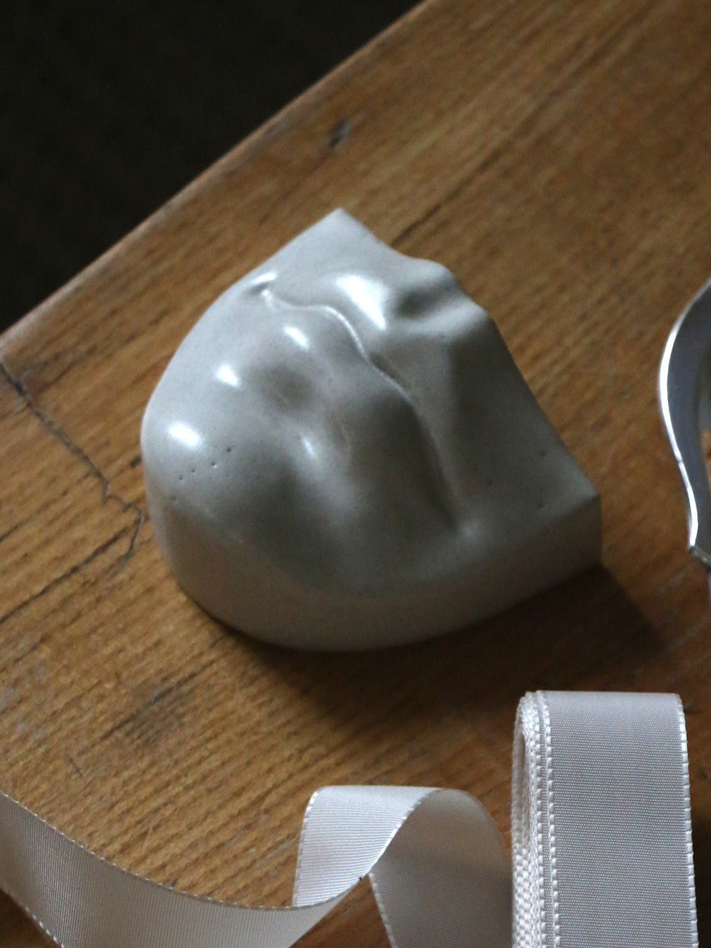 Mouth Round | Ceramic Relief