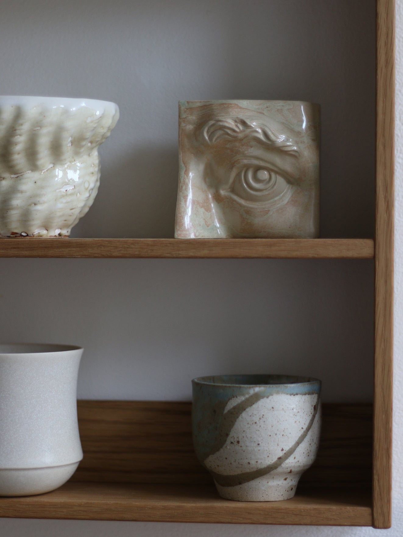 Eye Left | Keramisk Relief